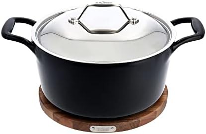 Black cast iron pot with trivet