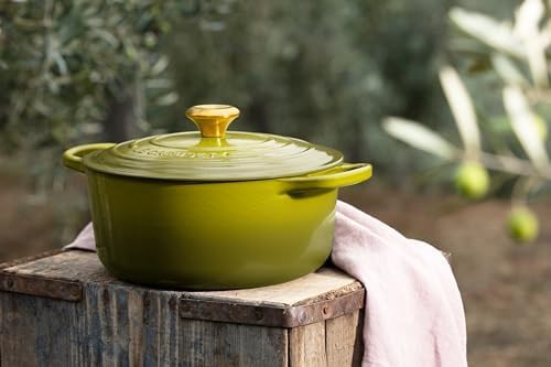 Olive green self basting round dutch oven — photo 5